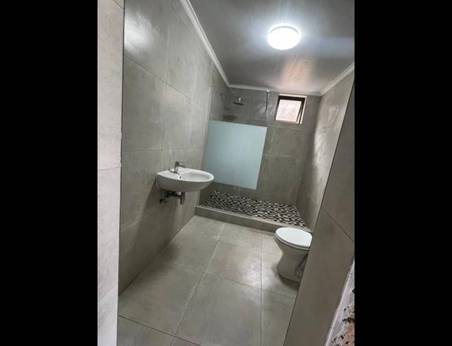 1 bed property to rent in GLENVISTA